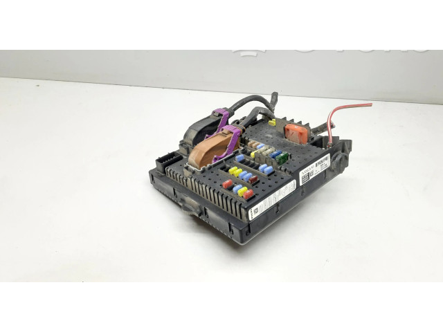 Блок предохранителей 8676391, 12217799 Volvo V70