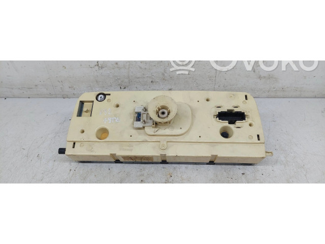 Přístrojová deska Volkswagen PASSAT B3 1990 357919033CJ, 5220032310