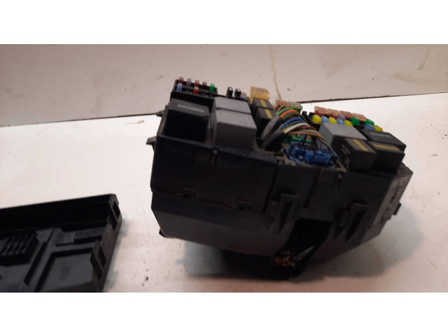   Pojistková skříňka 157T14A481BA   Ford Mondeo Mk III 2004