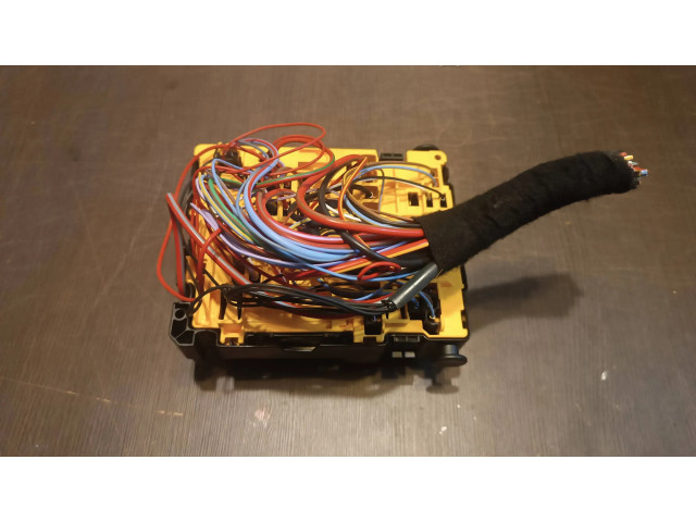 Блок предохранителей 9804846880 Citroen C3 Aircross