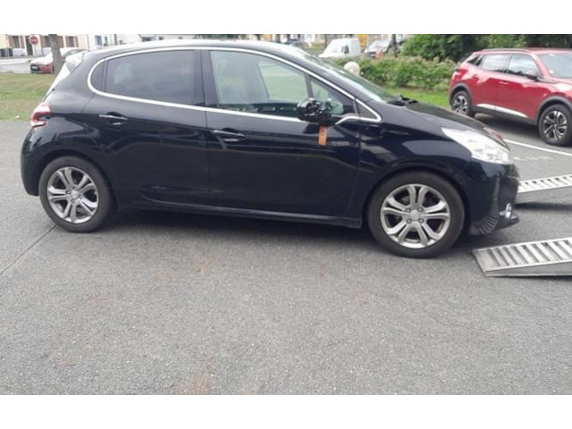 Радио/ проигрыватель CD/DVD / навигация    Peugeot 208    