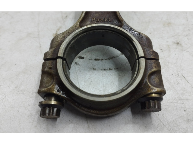  Поршень с шатуном    Maserati Quattroporte  