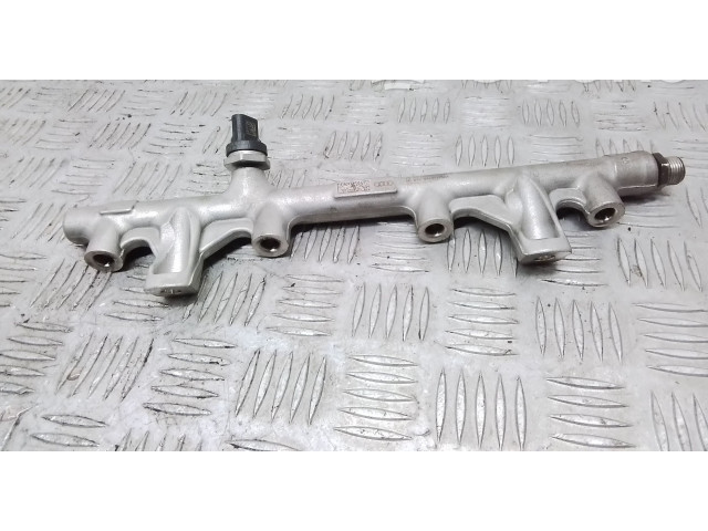 Топливная рампа 06Q133317B   Volkswagen Golf VIII  