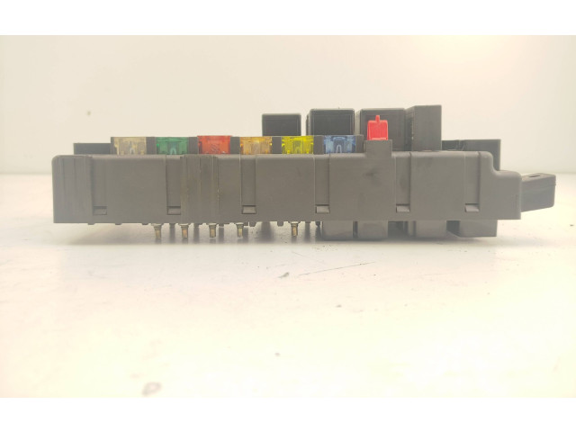 Блок предохранителей 8637841, 518717004   Volvo S80    