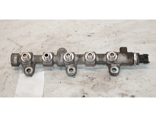 Топливная рампа 8200954113A, 0445214196   Renault Trafic II (X83) 2.0  для двигателя M9RE780