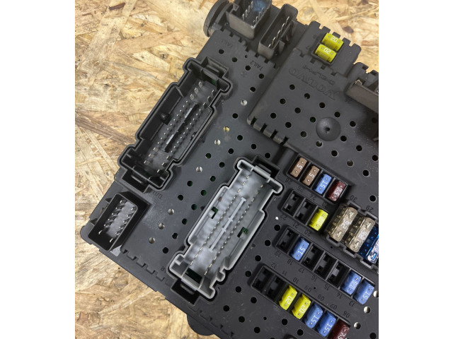 Блок предохранителей 8676391, 04W342   Volvo S60    