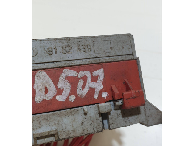 Блок предохранителей 9162439 Volvo S60