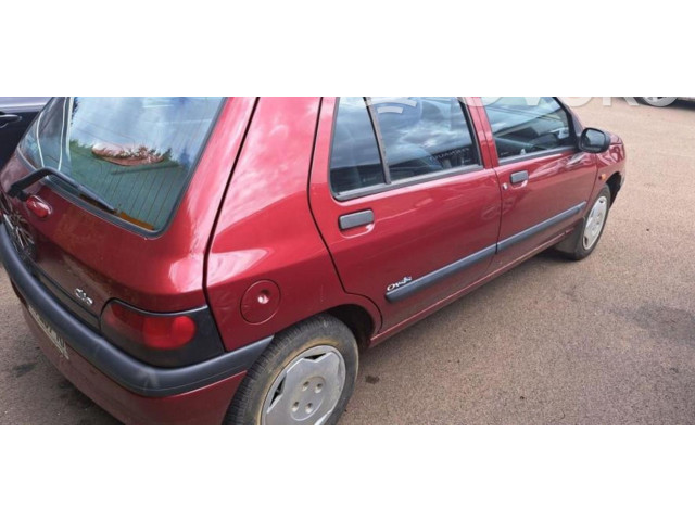 Ящик предохранителей (комплект)    Renault Clio I