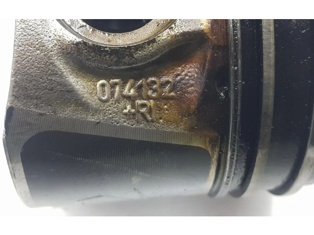  Поршень с шатуном  0628W2  Citroen C1 для бензинового двигателя 1.0