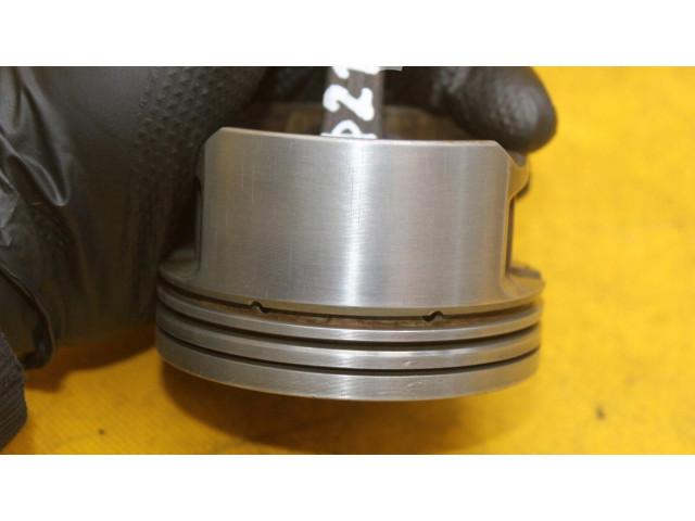  Поршень с шатуном  83L38  Volvo S60  