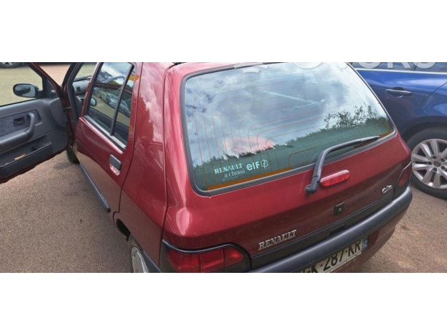 Ящик предохранителей (комплект)    Renault Clio I