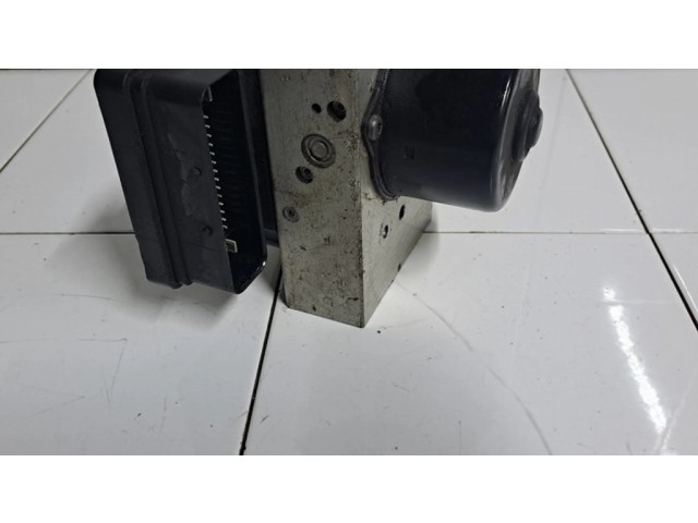 Блок АБС 30643982, P30643979 Volvo V70 2005-2008 года