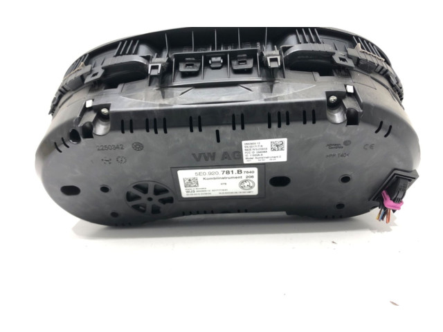 Панель приборов 5E0920781B Skoda Octavia Mk3 (5E)