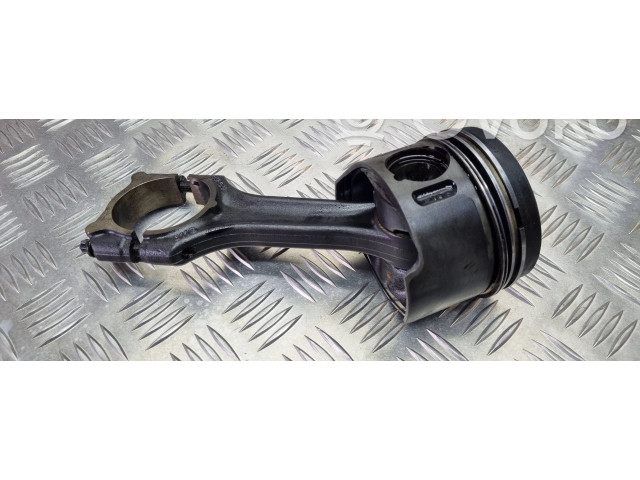 Píst Mercedes-Benz C W203