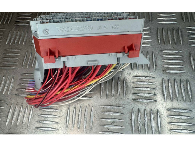 Блок предохранителей  9162439   Volvo S80    