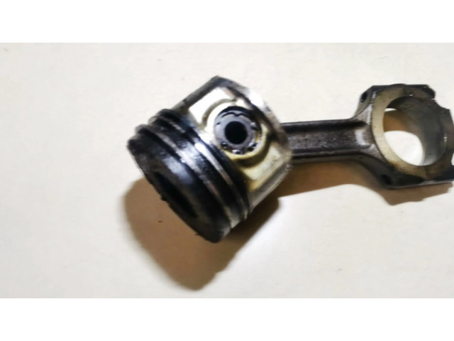 Píst Alfa Romeo 156 pro naftový motor 1.9