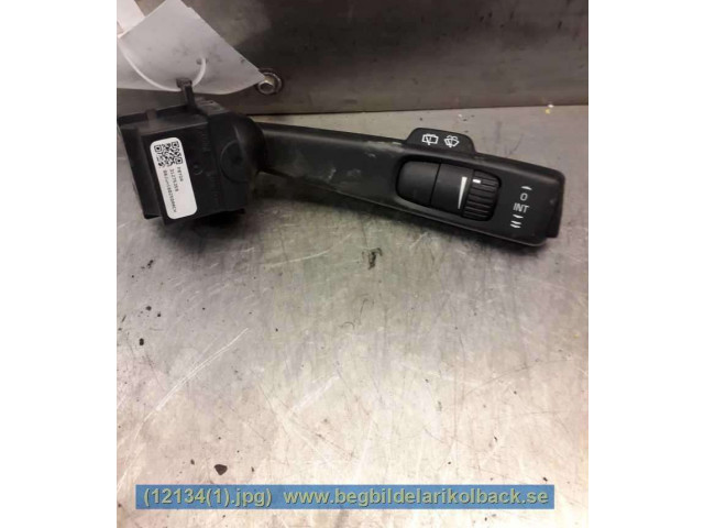 Ручка стеклоочистителей    Volvo V70