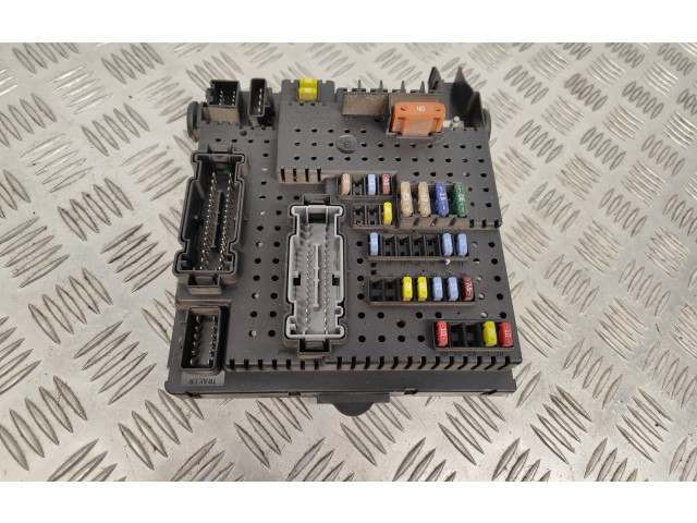 Блок предохранителей 30728512   Volvo V70    