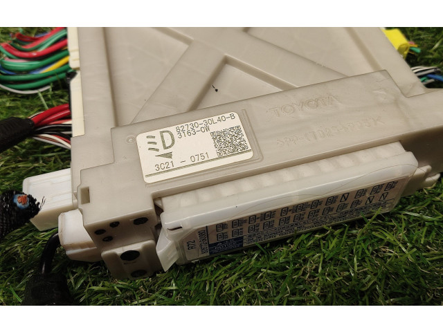 Pojistková skříňka 8273030L40B Lexus GS 250 350 300H 450H 2013