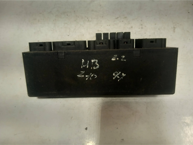 Pojistková skříňka A2105400372 Mercedes-Benz E W210 1997