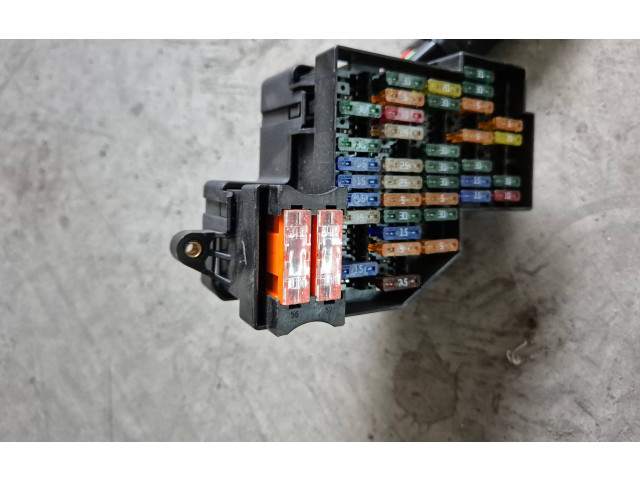 Pojistková skříňka 7P0937548F Volkswagen Touareg II 2013