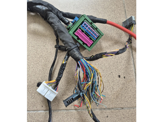 Блок предохранителей 32331868, 32301428 Volvo XC40