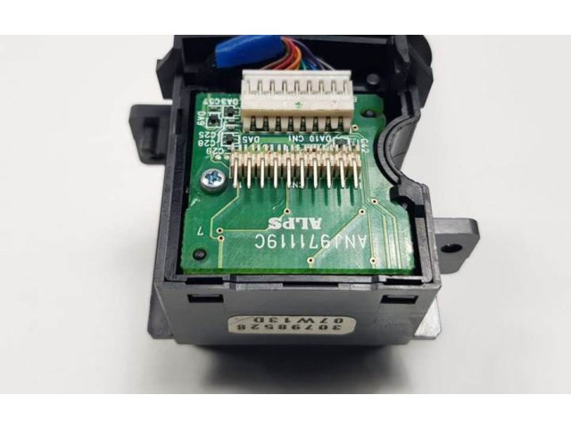 Ручка стеклоочистителей 30798528   Volvo S60