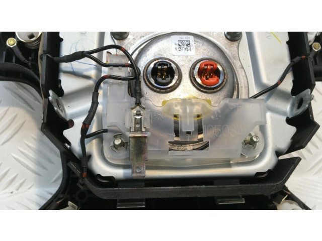 Подушка безопасности водителя 7030A099 Mitsubishi Pajero