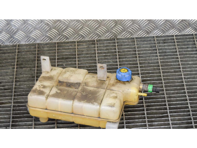 Расширительный бачок охлаждающей жидкости