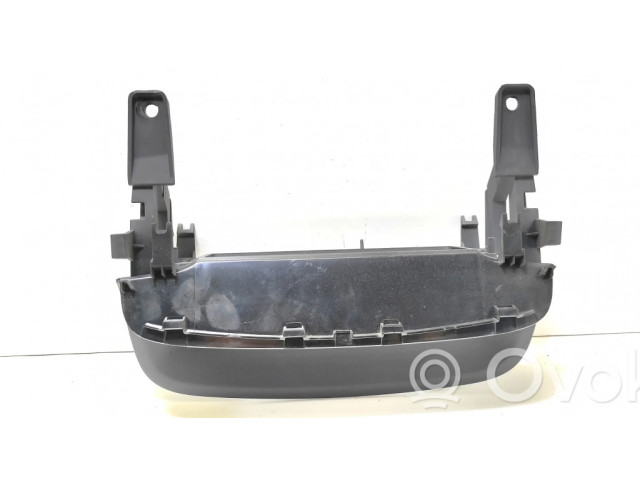 Другая деталь салона