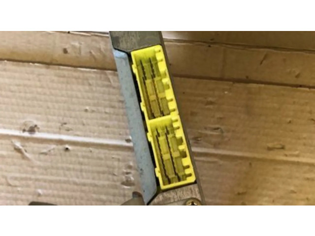 Řídící jednotka B38318881C   Mazda 323 1990