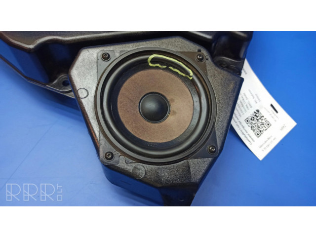 Громкоговоритель (громкоговорители) в передних дверях