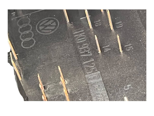 Блок предохранителей 1K0937125D, 1K0937132F Audi Q3 8U