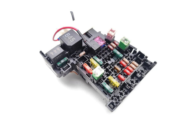 Блок предохранителей 5Q0937615 Skoda Octavia Mk3 (5E)