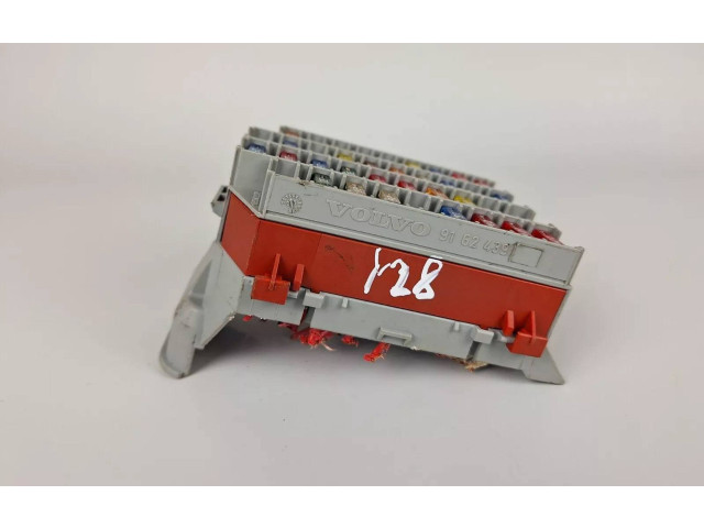 Блок предохранителей  9162439   Volvo V70    