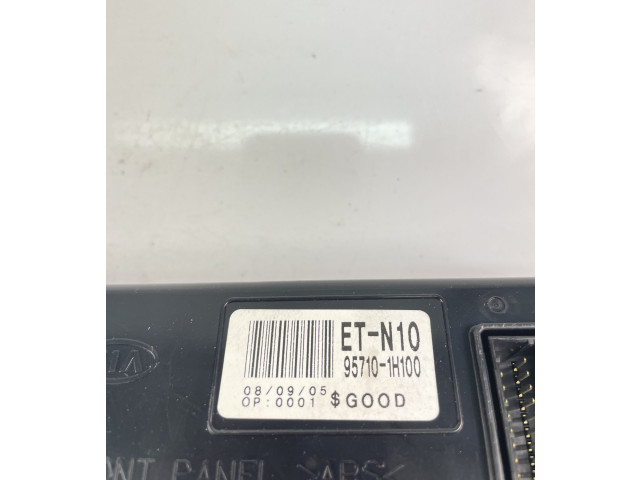 Дисплей    957101H100   KIA Ceed