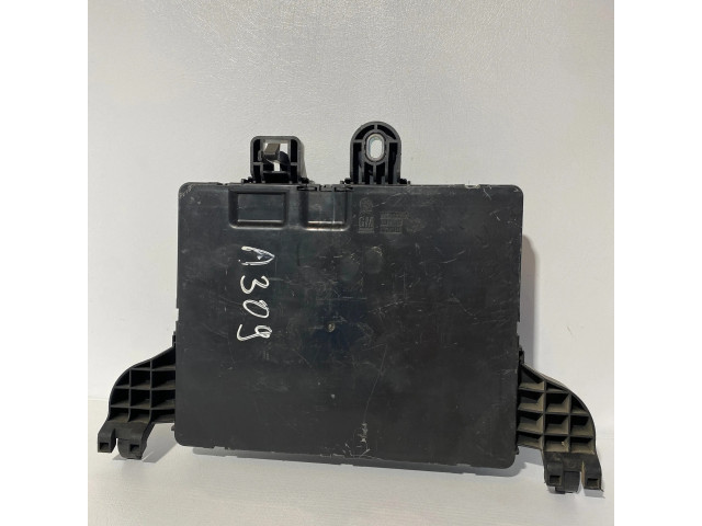   Pojistková skříňka 13277322   Opel Insigni A 2010