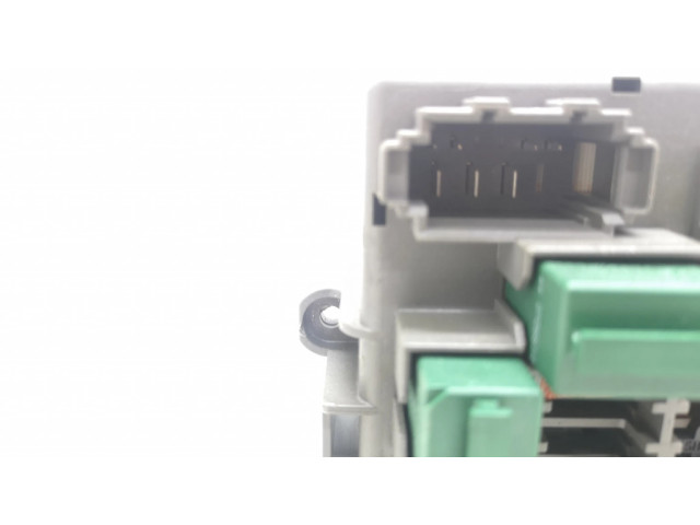 Pojistková skříňka BMW 1 E81 E87 2008