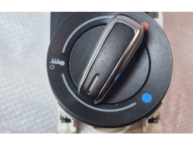 Блок управления климат-контролем 8X0820045A, W5221001 Audi A1