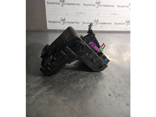 Блок предохранителей 30765149, 05W492   Volvo V70    