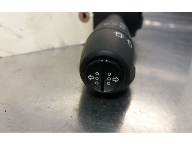 Переключатель дворников 8201168013   Renault Clio IV