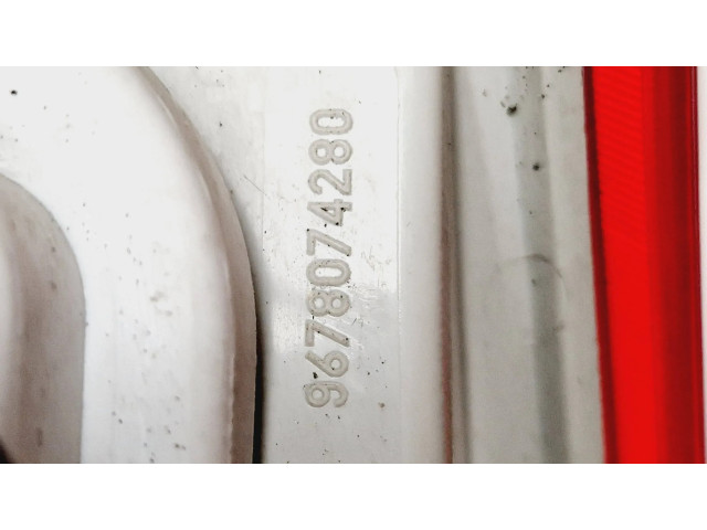 Задний фонарь левый сзади 9678074280 Peugeot 2008 I 2013-2019 года