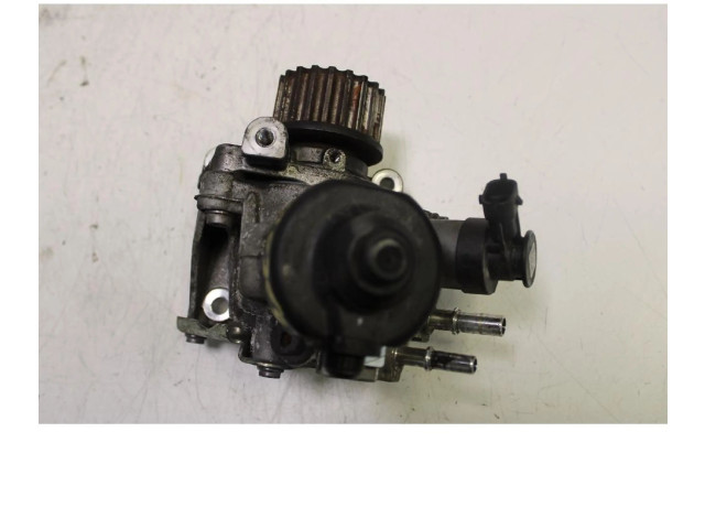 Топливный насос BOSCH Renault Clio IV K9K B6