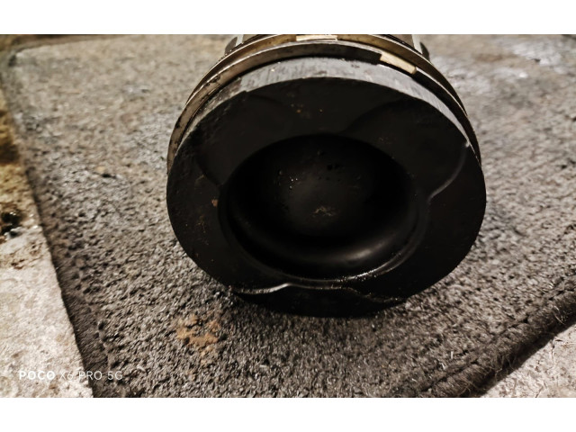 Píst 02647, 02646   Toyota RAV 4 (XA30)     