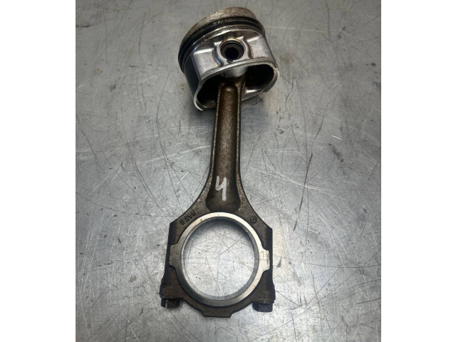  Поршень с шатуном AAA 021e  Volkswagen Golf III  