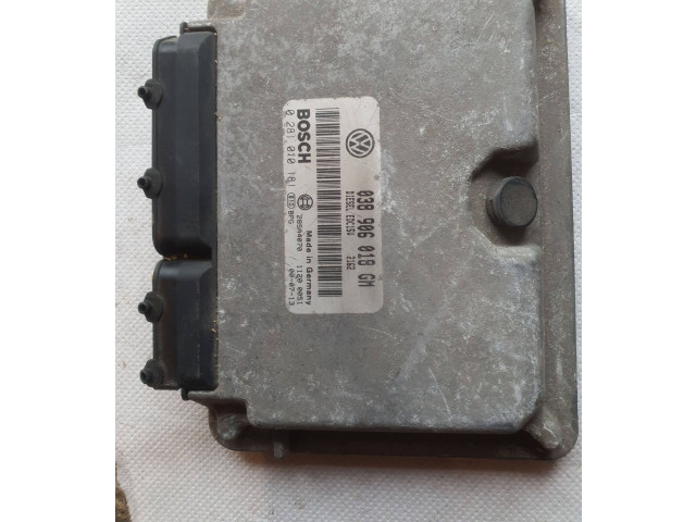 Блок управления двигателя 038906018GM, 28SA4070 Skoda Octavia Mk1 (1U)