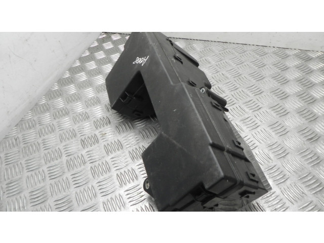 Блок предохранителей  8X2T14A003AA   Jaguar XF    