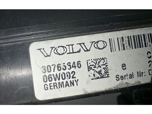 Блок предохранителей 30765646   Volvo V70    