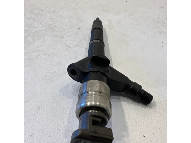 Vstřikovač 16600vw00c Toyota Land Cruiser (J120) pro naftový motor 3.0