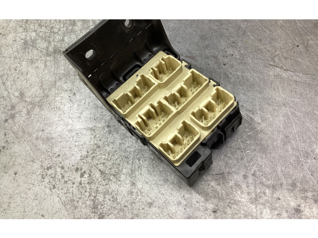Блок предохранителей 8273405030   Toyota Corolla Verso AR10    
